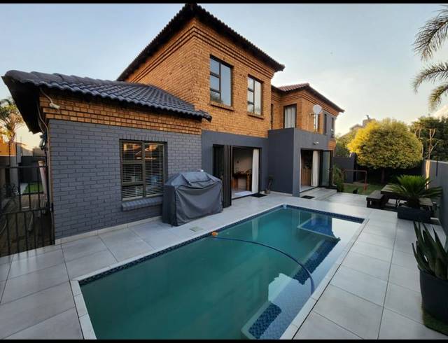 4 BEDROOM HOUSE FOR SALE IN SONNEVELD